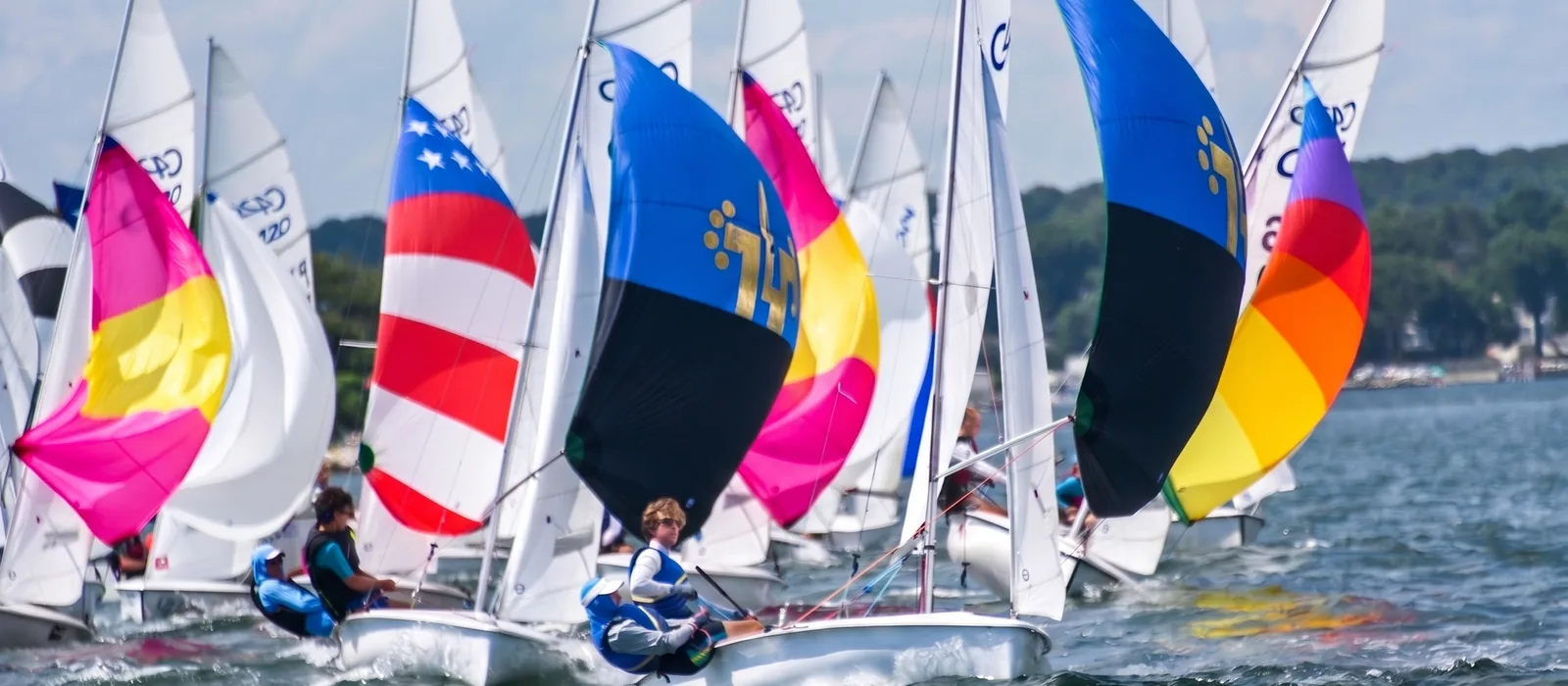 MudRatz 420s racing under spinnaker